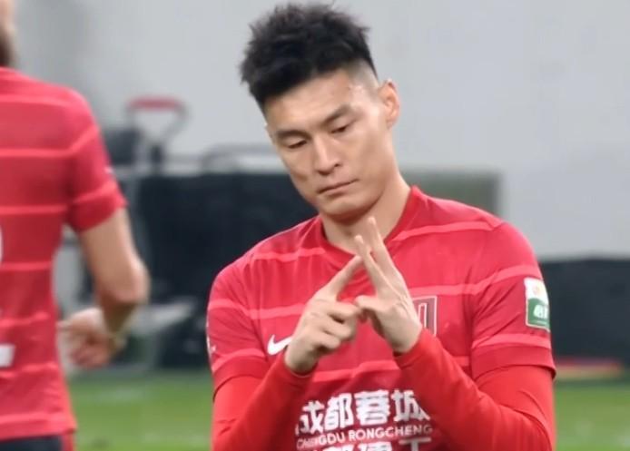 开云中国官网-媒体人：在李扬未能加盟后，上海海港将目标锁定韩鹏飞