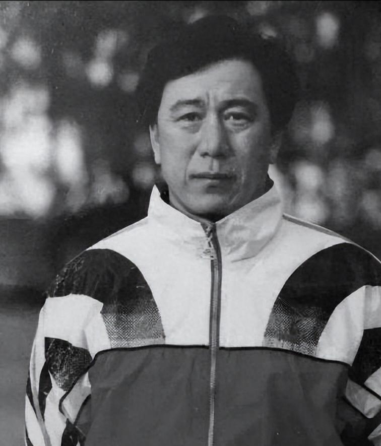 开云品牌-他是中国足球教父，徐根宝是他的徒弟，93岁精神矍铄，桃李满天下